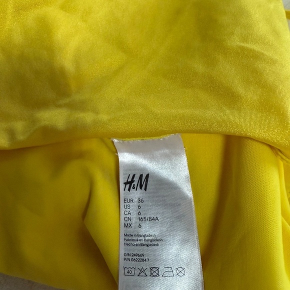 preowned, H&M yellow one piece bathing suit, size 6 - Picture 2 of 3